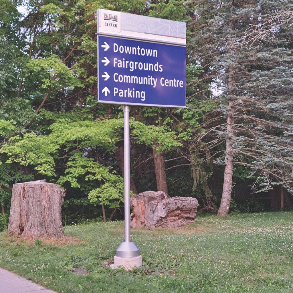 Wayfinding directional single post signage